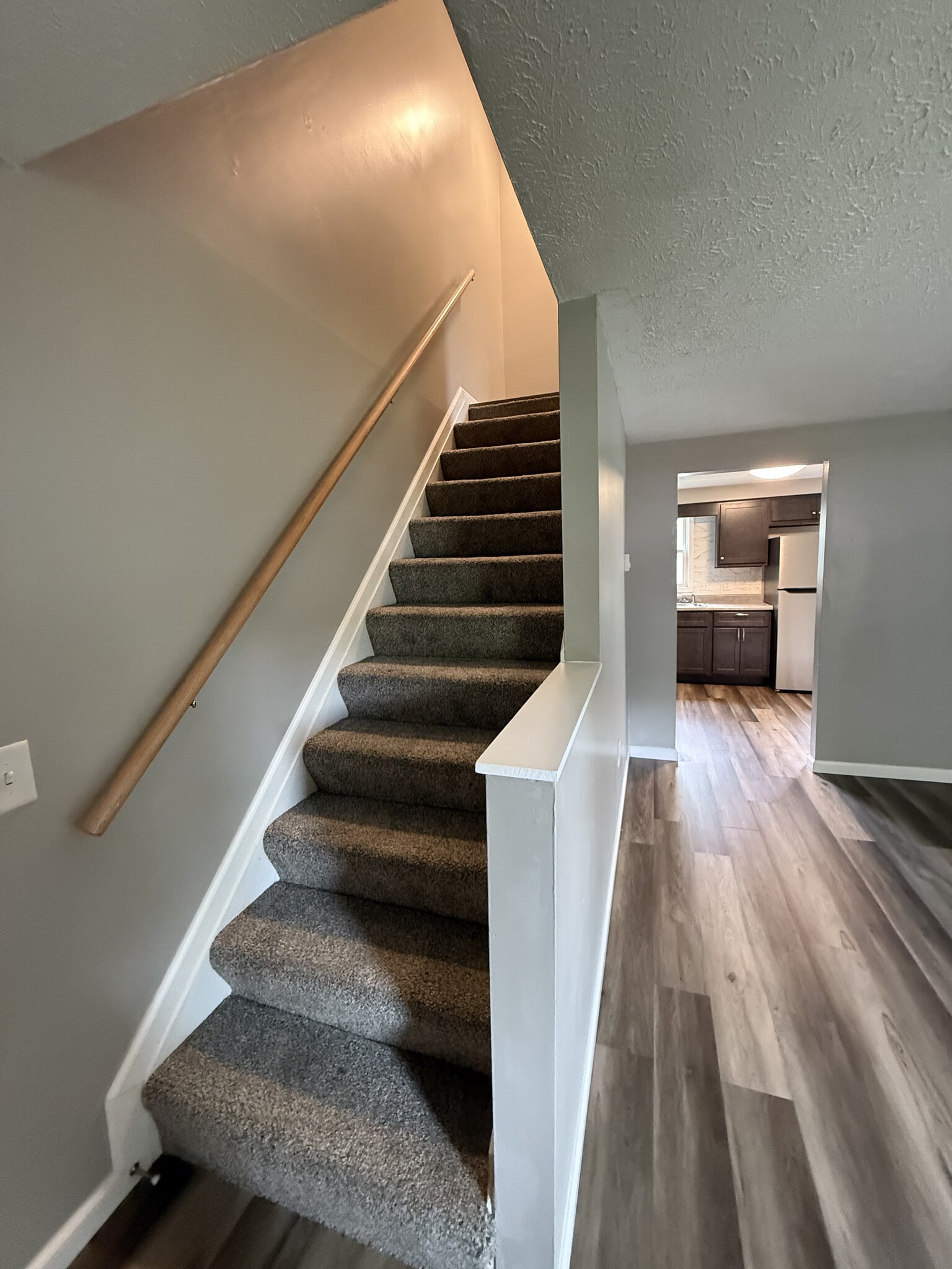 Building Photo - 1132 Point of View Dr