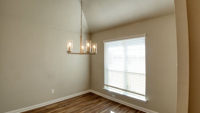 Building Photo - 619 Hollyhock Dr