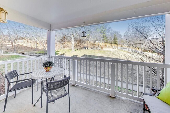 Building Photo - Light-filled 2bd/2ba right on S Four Mile Run $2850