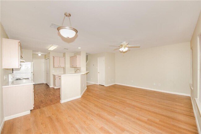 Building Photo - 9710 Sugar Hill Dr