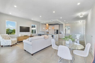 Building Photo - 99 Seaside Ave