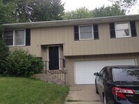 Building Photo - 4 bedroom house on the west side of Iowa C...