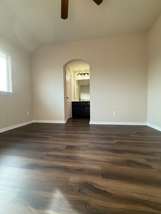 Building Photo - 5/4/3  Home with Game room in WALKING DISTANCE TO THE MARINA