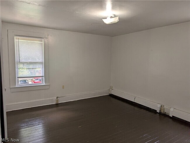 Building Photo - 339 Harris St