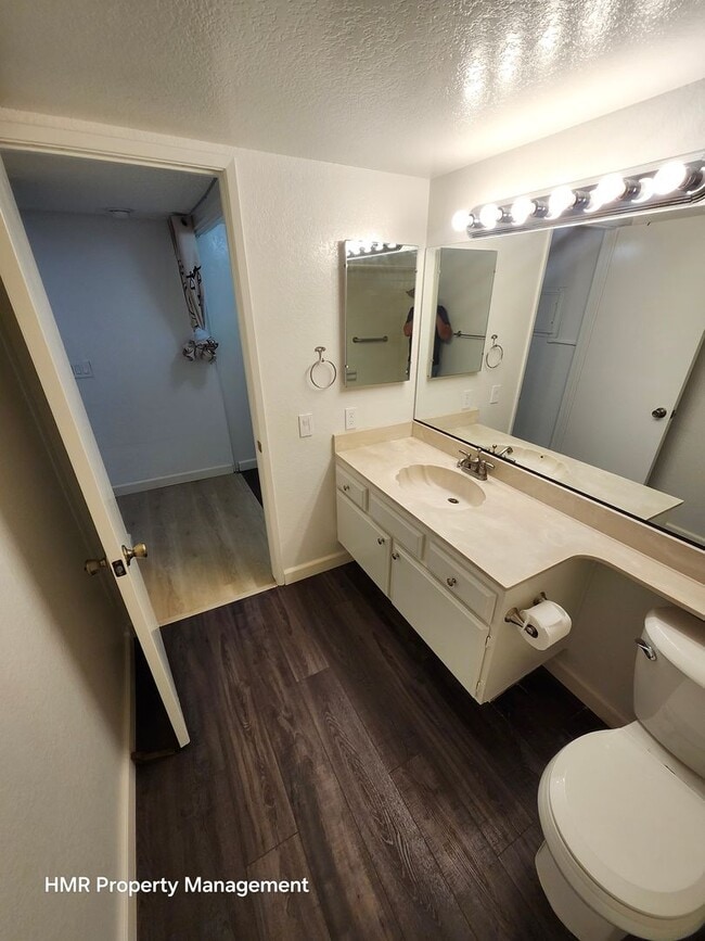 Building Photo - Beautiful 3-Bed, 3-Bath Condo in Prime Cla...