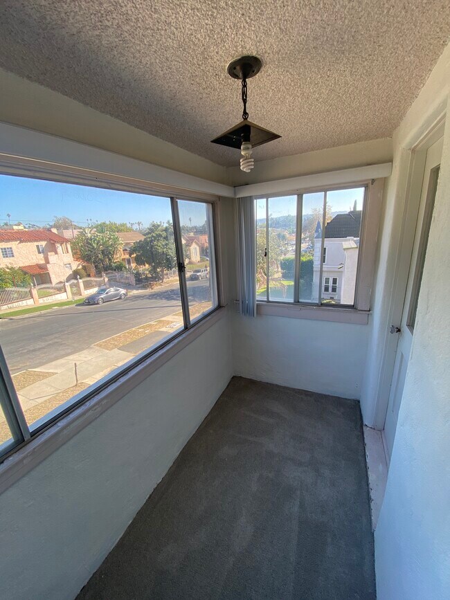 Building Photo - 2021 S Rimpau Blvd