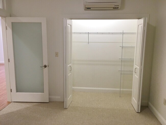 Building Photo - 875 Elm St