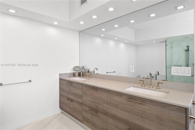 Building Photo - 450 Alton Rd