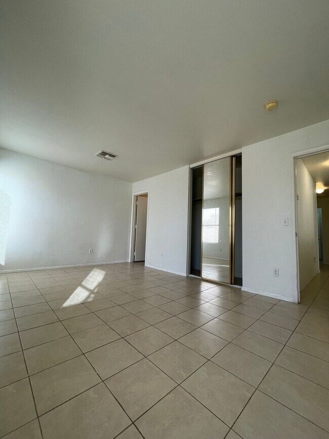 Building Photo - 11795 W Columbine Dr