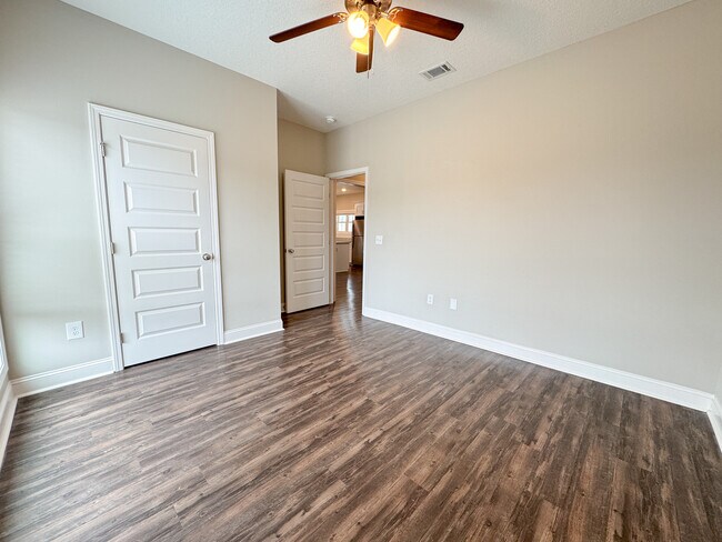 Building Photo - 93 Stockyard Rd