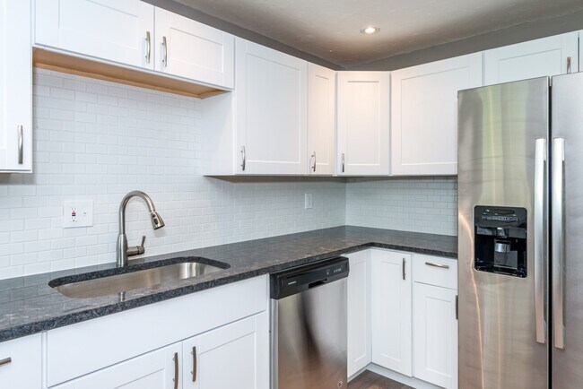 Building Photo - 6450 Chippingdon Dr