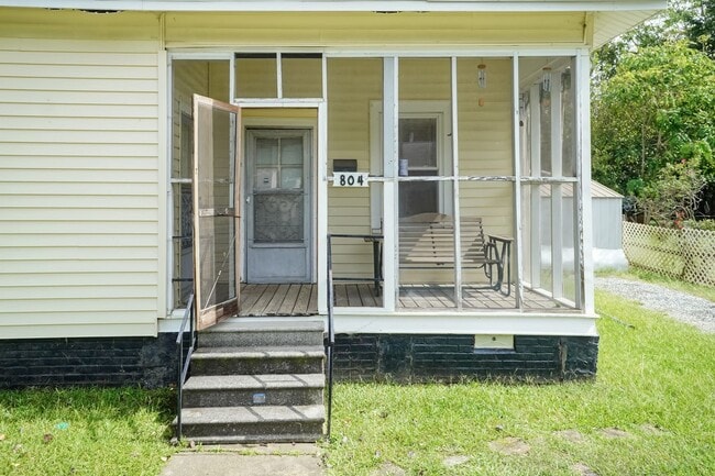 Building Photo - Charming 2-Bedroom Home in Burlington
