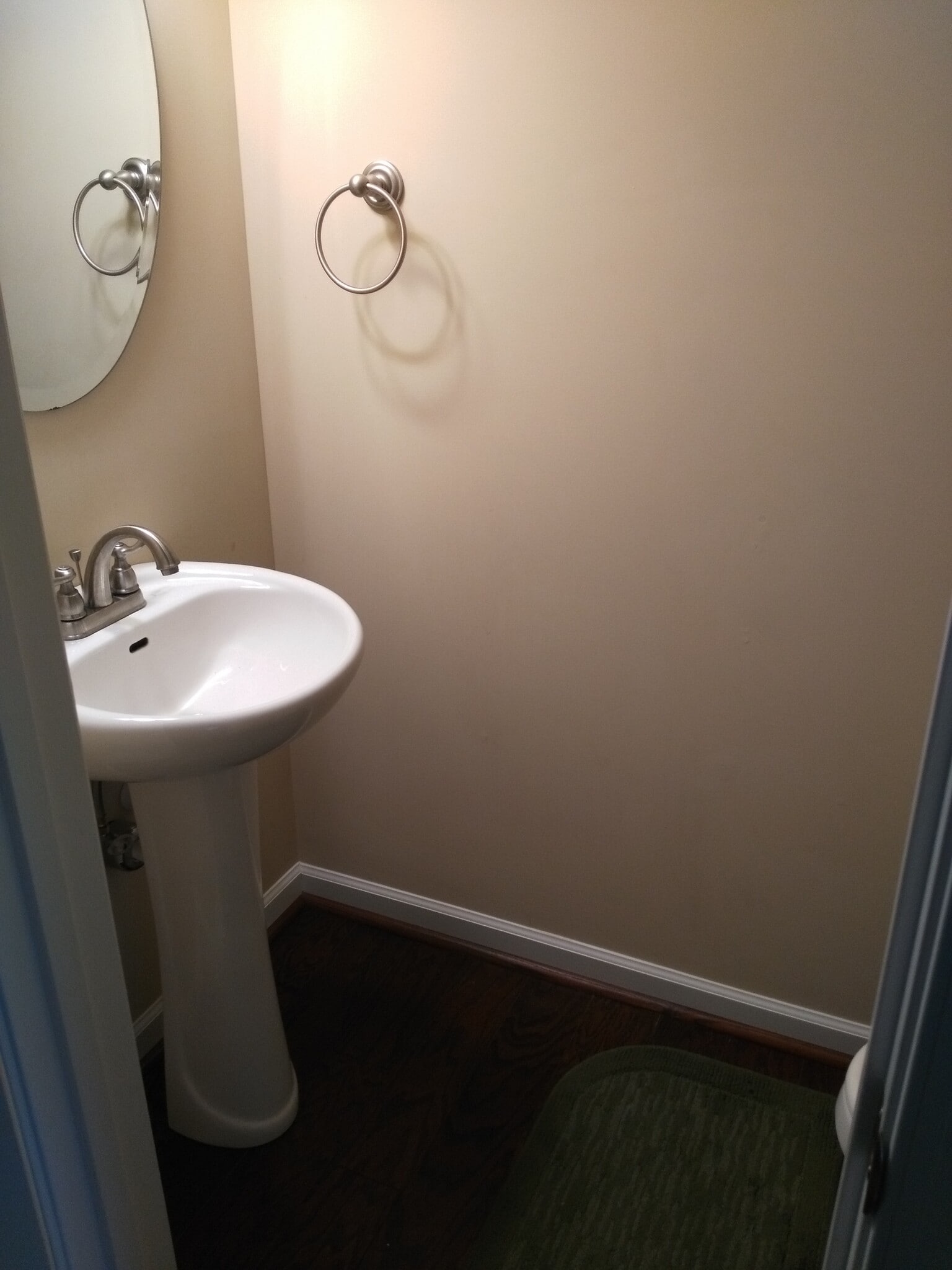 Powder room Main - 207 Portico St