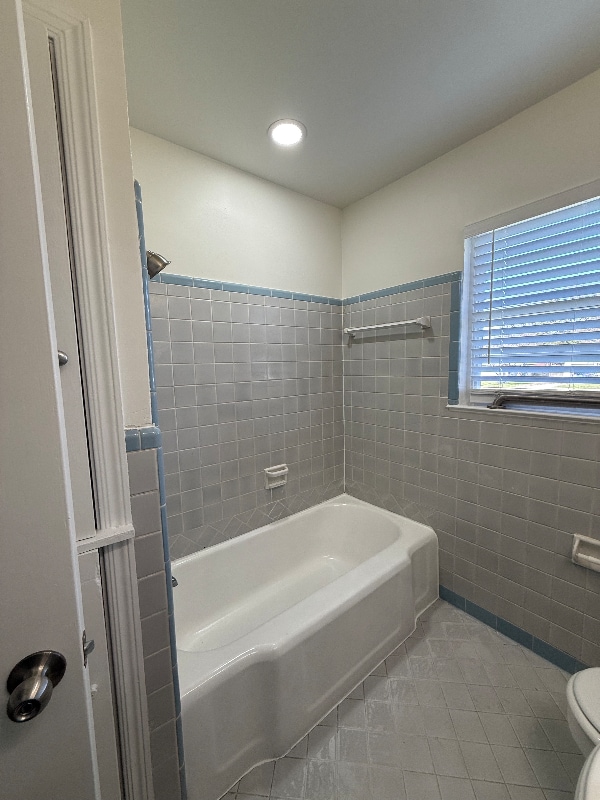 Building Photo - 116 W Park Row Dr