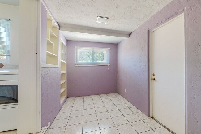 Building Photo - 1716 Bryn Mawr Dr NE