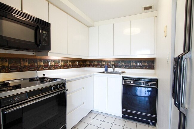 Building Photo - 170 Tremont St