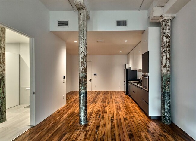 Building Photo - 520 State Rd