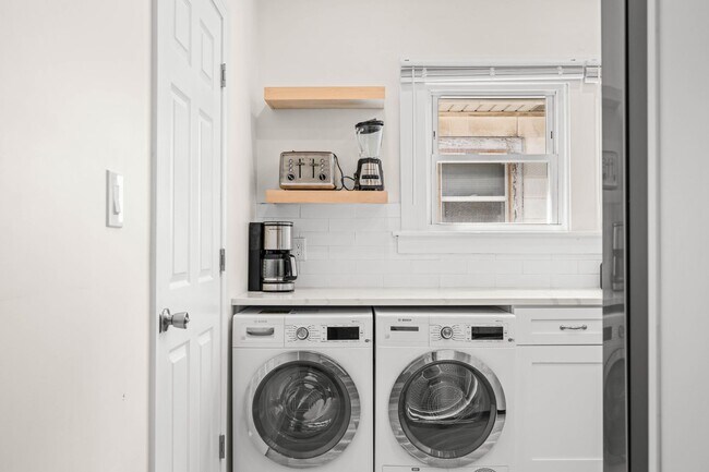 Building Photo - 1215 N Warman Ave