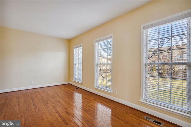 Building Photo - 2481 Walnut Rocker Ln
