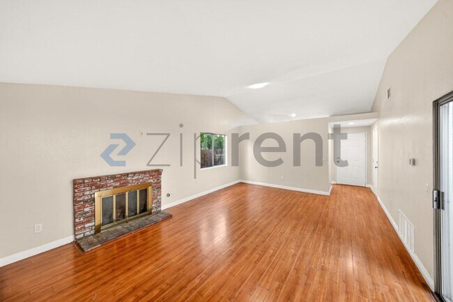 Building Photo - 14359 Parkwood Dr