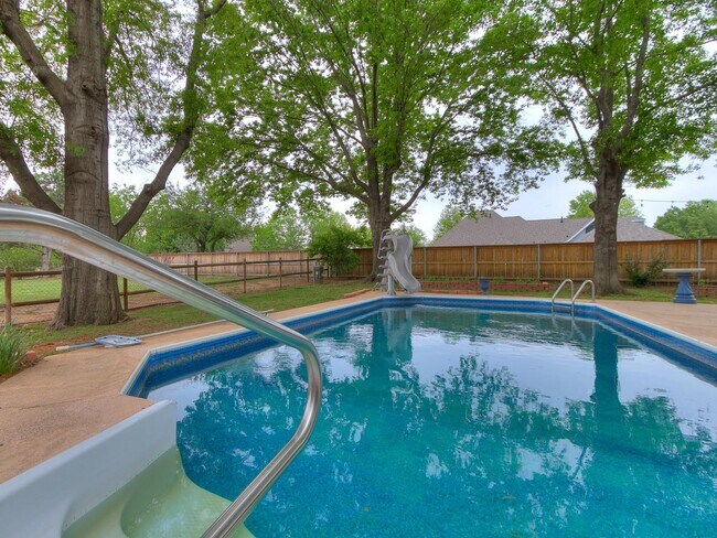 Building Photo - This stunning 4-bedroom, 3.5-bathroom home...