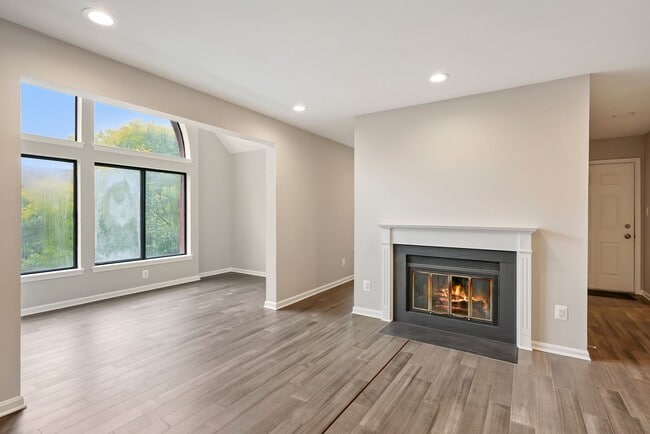 Building Photo - 2815 Lee Oaks Ct