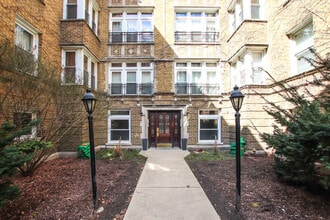 Building Photo - 1626 W Farwell Ave