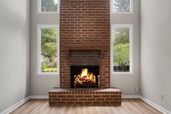 Building Photo - Spacious, Newly Renovated Villa Overlookin...