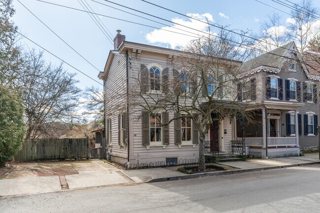 Building Photo - 45 York St