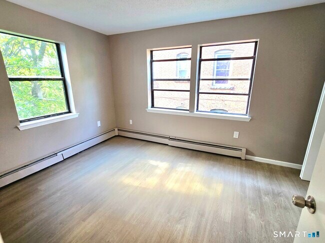 Building Photo - 274 Bellevue St