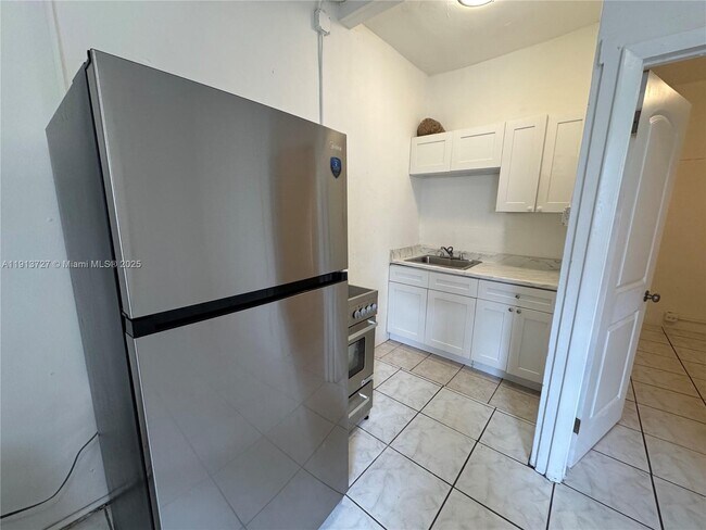 Building Photo - 2549 NE 190th St