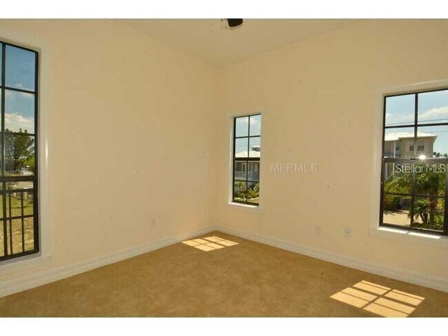 Building Photo - 6404 Margarita Shores Ln