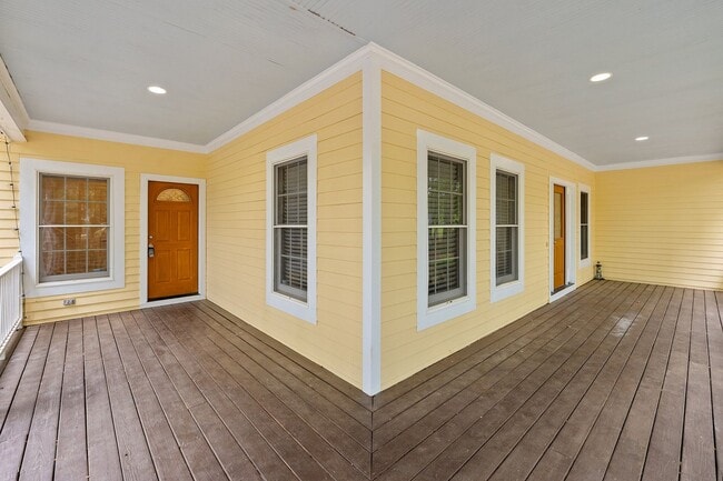 Building Photo - *Charming Farmhouse Style Retreat in Youngsville*