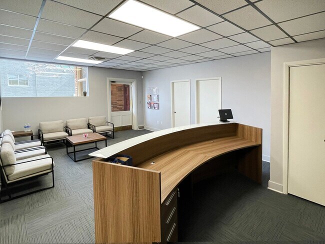 Building Photo - 1920 Monroe St