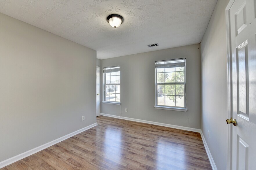 Building Photo - 240 Springbottom Ct