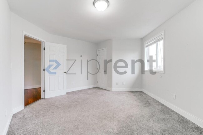 Building Photo - 10123 Cornell Ave S