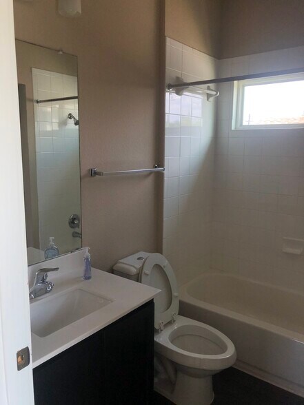 Building Photo - 819 Morrow St