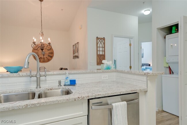 Building Photo - 15430 Bellamar Cir