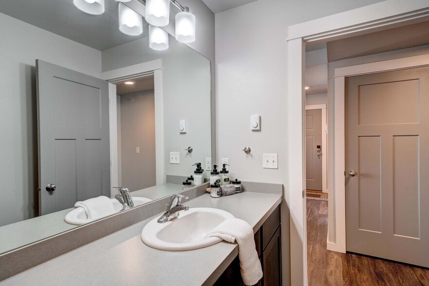 Building Photo - 360 Enterprise Blvd