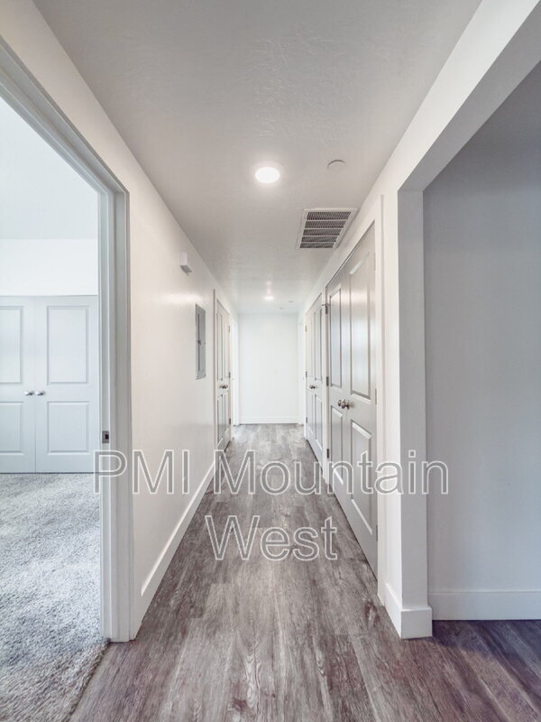 Building Photo - 875 S Depot St