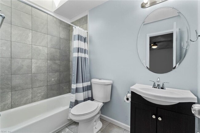 Building Photo - 1544 Crescent Pointe Ln