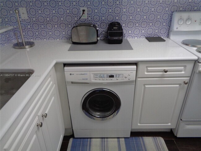 Building Photo - 2501 S Ocean Dr