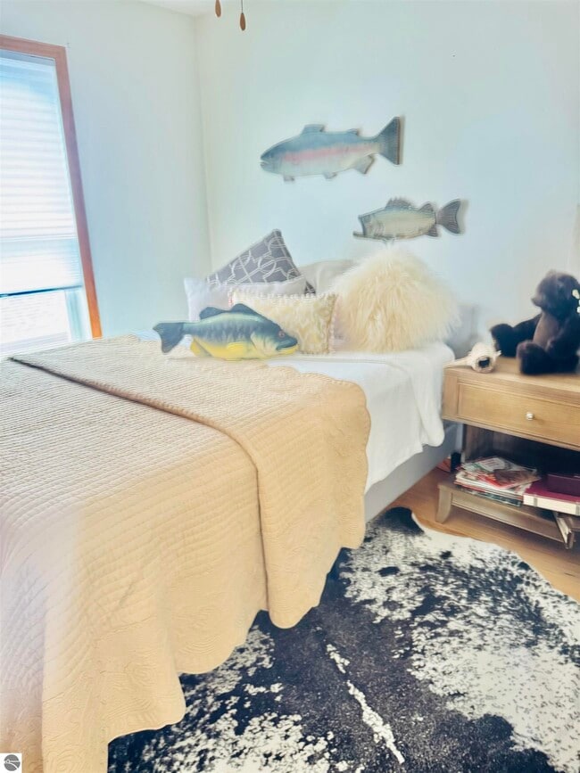 Building Photo - 302 S Lake Dr