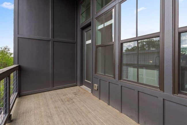 Building Photo - 916 Brees Ct