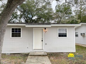 Building Photo - Great 2 Bedroom Unit in Fort Walton Beach