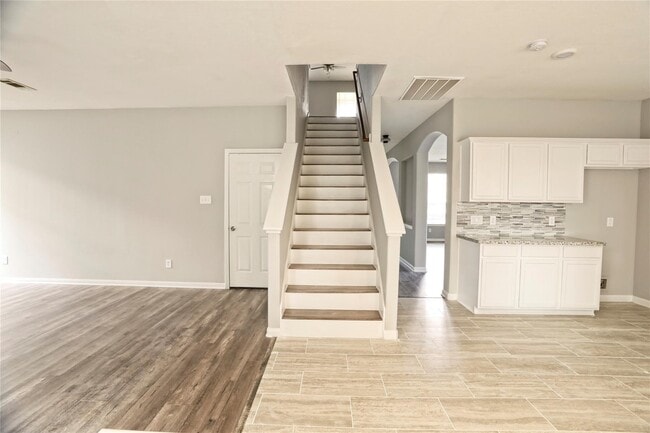 Building Photo - 18315 Water Mill Dr