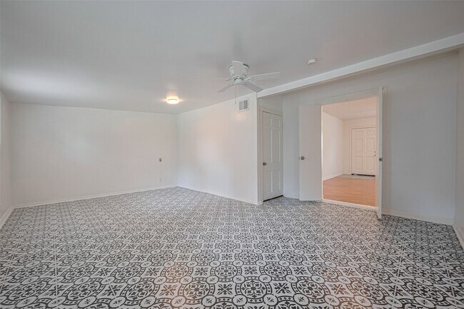 Building Photo - 5513 Fairdale Ln