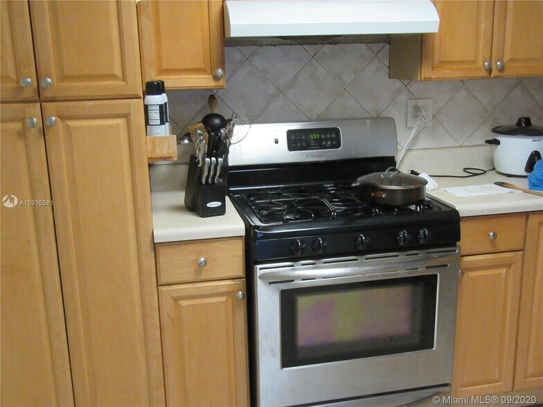 Building Photo - 140 NW 190th St