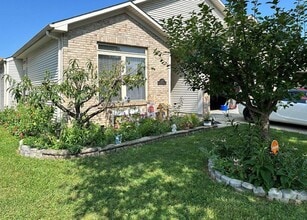 Building Photo - Beautiful 3 BR, 2 Bath House! Finished Garage, Fenced Backyard, Masterson Station Area