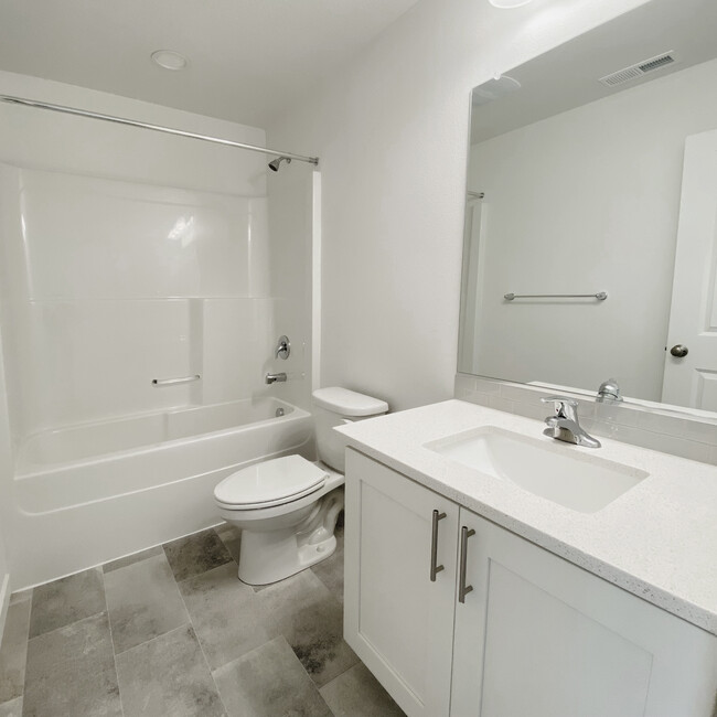 Hall bath - 1255 S 28th Ave